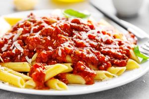 bolognese-penne-pasta-served-plate